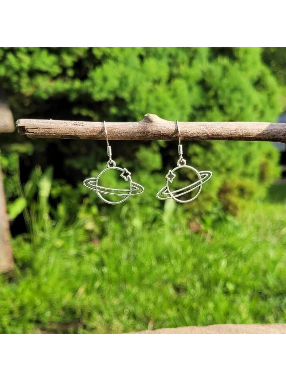 Saturn earrings. 🪐⭐️